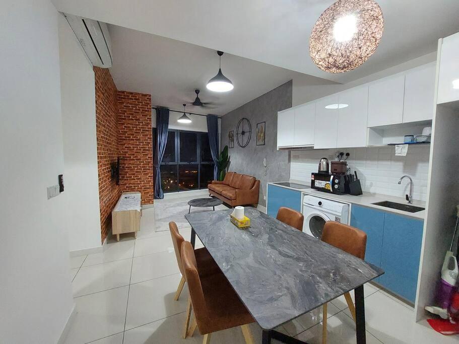 Continew Residensi 5 Min Walking To Ikea Cheras, My Town Mall, Mrt Cochrane. * Kuala Lumpur